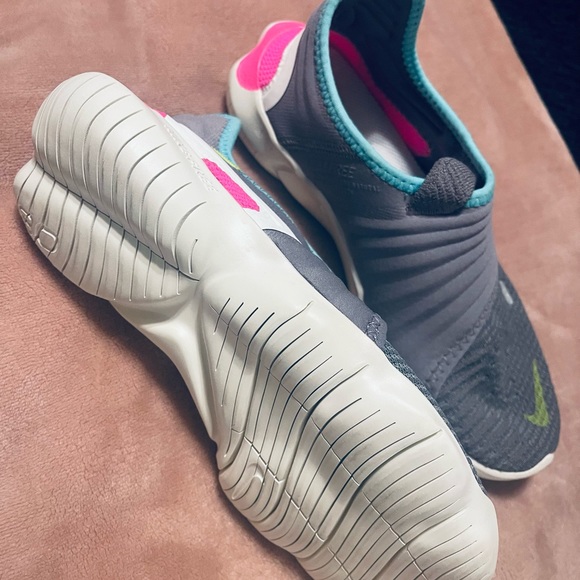 Nike running free rn flyknit girls size 3Y - Picture 2 of 6